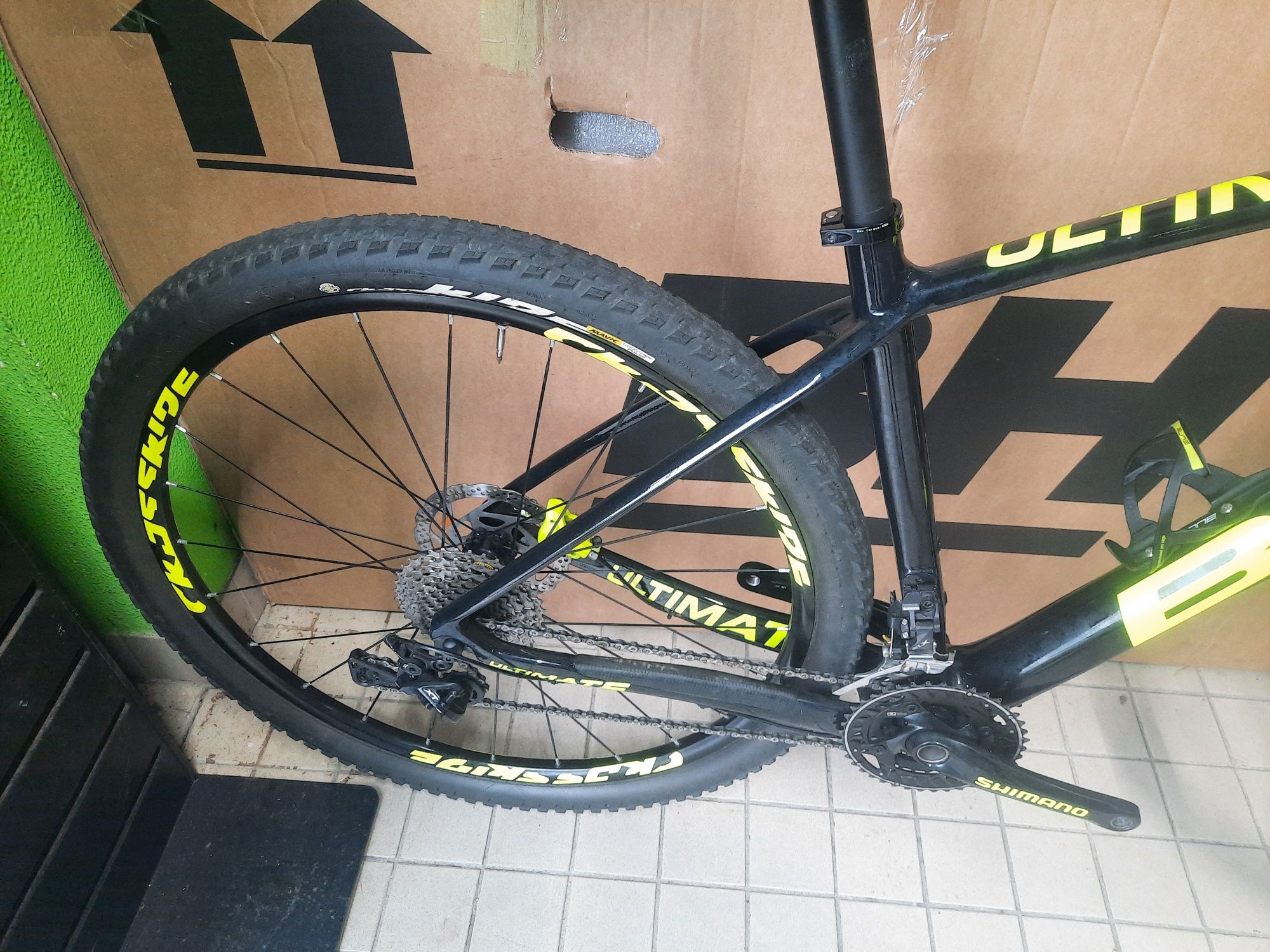 Bh de carbono  29 L impecavel