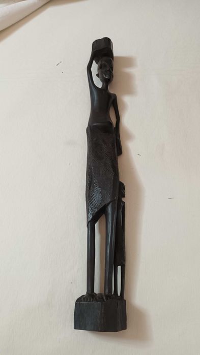 1 estatueta em pau preto