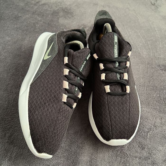 Жіночі кросівки Nike sportwear. P. 37,5.