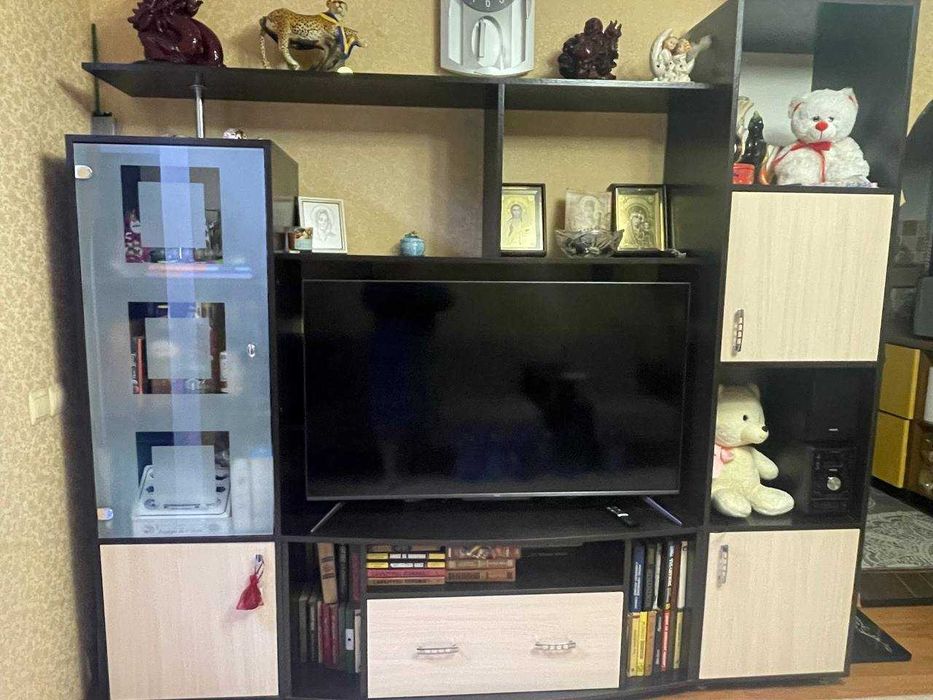 Стінка у вітальню