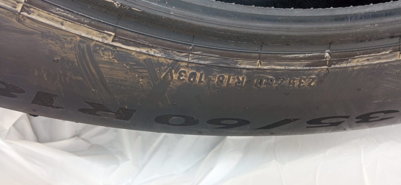 Pirelli  Opony stan bardzo dobry 235 60 R18