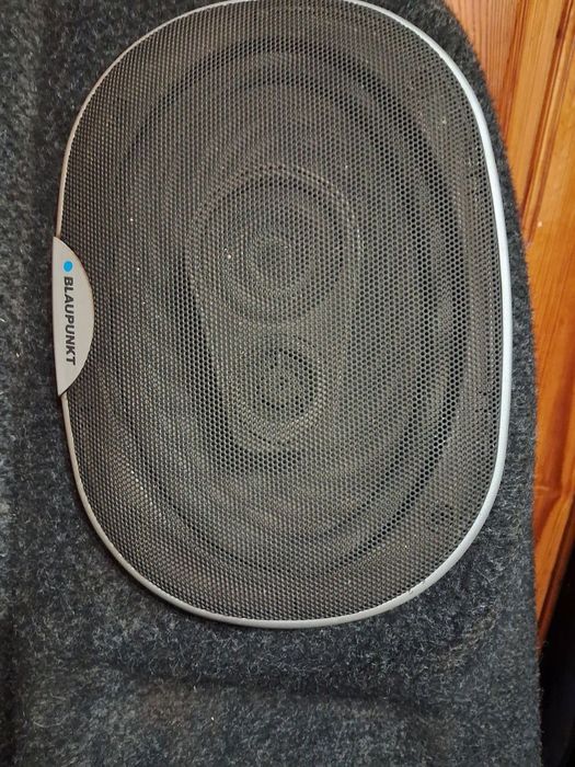 Динаміки разом з полкою