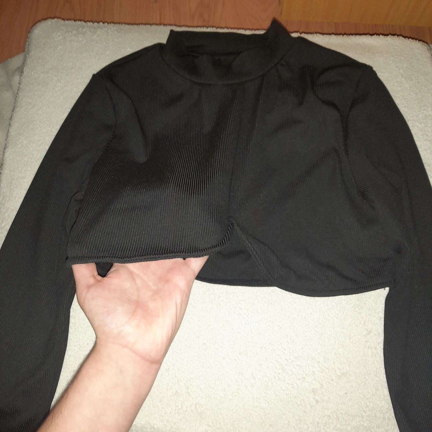Top preto, curto