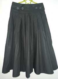 spódnica czarna z zakładkami ozdobiona guzikami H&M rozmiar 36