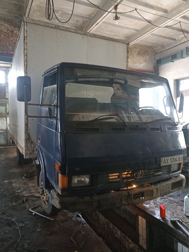 Продам вантажівку TATA