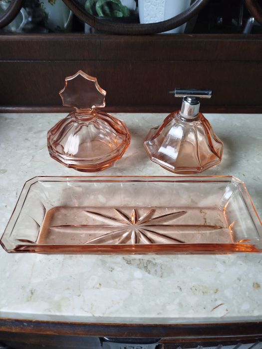 Zestaw toaletowy, rozalinowyArt Deco.