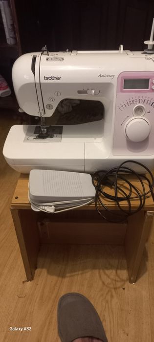 Продам швейную машинку