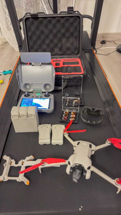 Dron DJI MINI 4 pro Fly More Combo z extra dodatkami - stan idealny