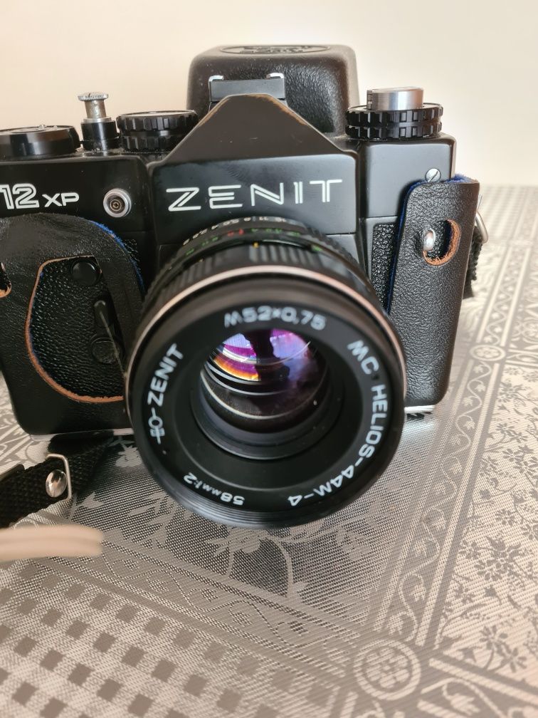 Aparat Zenit 12xp stan bardzo dobry z lampą