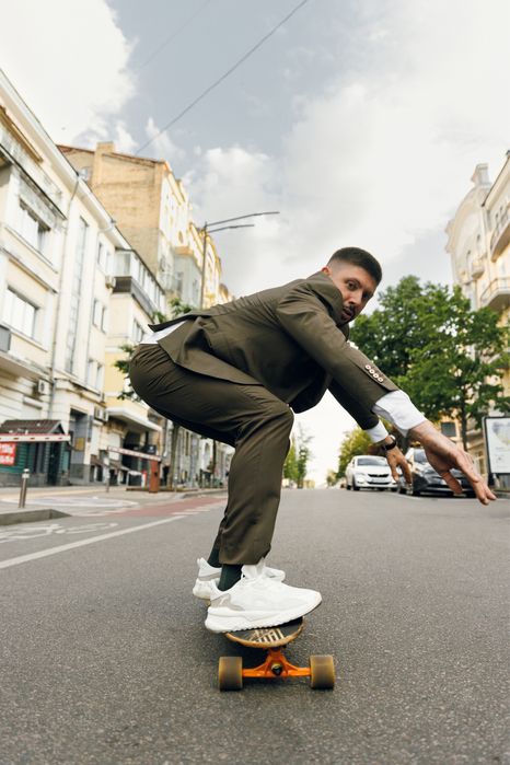 Ведучий та діджей на корпоратив , день народження , весілля