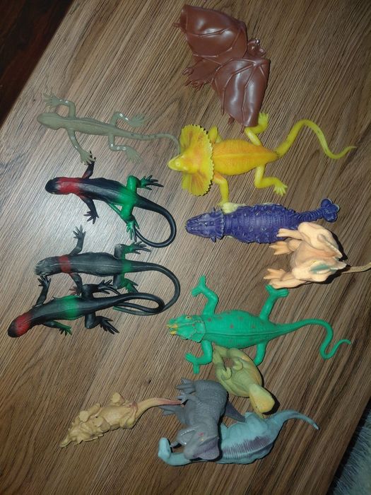 Резинові змії, динозаври, птиці, звіри, попіт