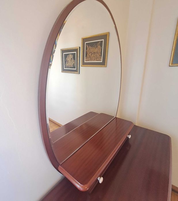 Cómoda de muito boa qualidade com Espelho