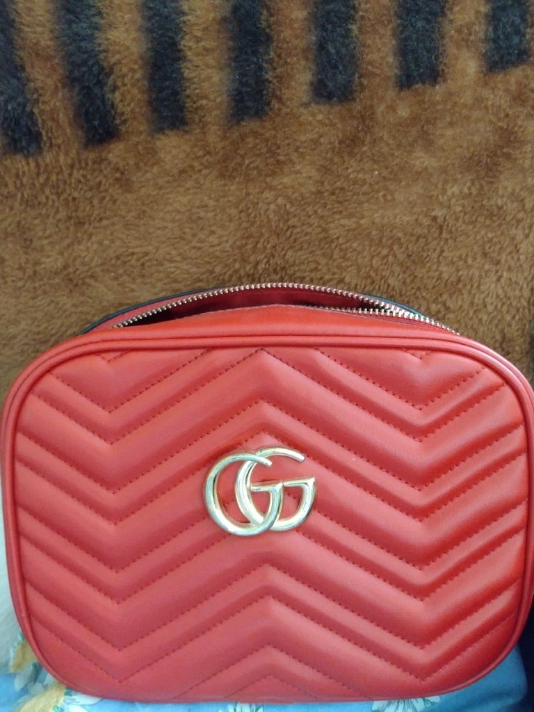 Czerwona torebka Gucci GG dwustronna