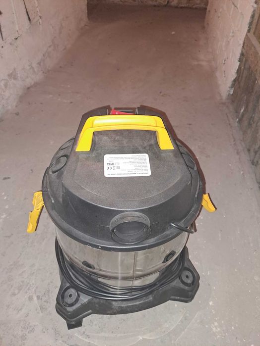 Odkurzacz (nadaje się do użytku domowego i warsztatowego.)