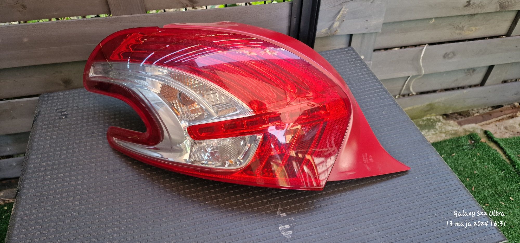 Lampa prawa lewa peugeot 208 komplet