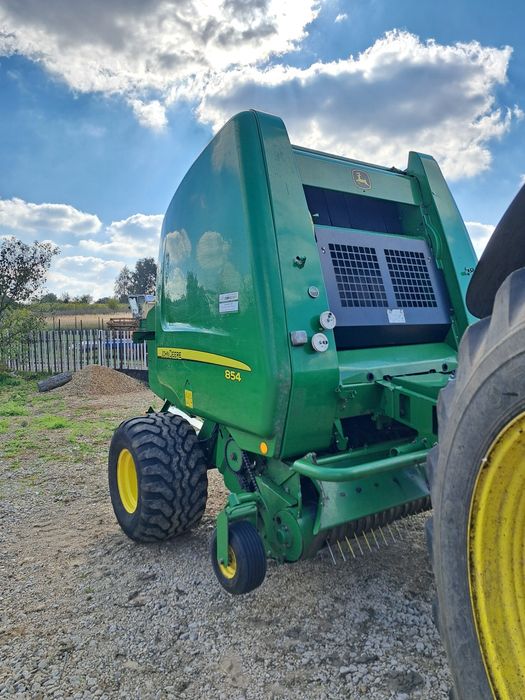 Prasa John Deere 854 MaxiCut od rolnika