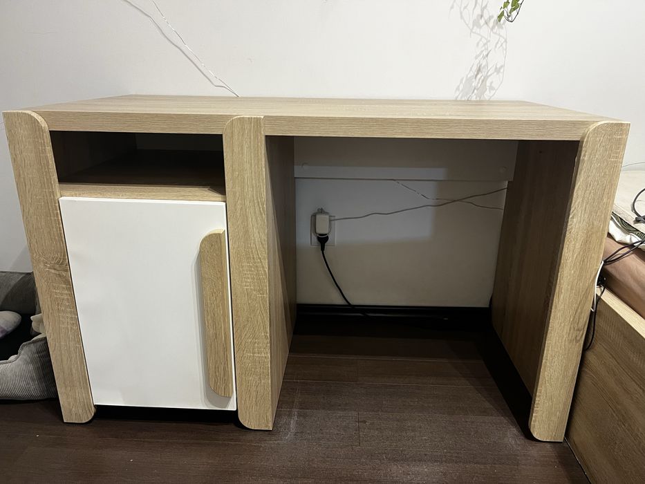 Duże biurko nowoczesne młodzierzowe biało beżowe