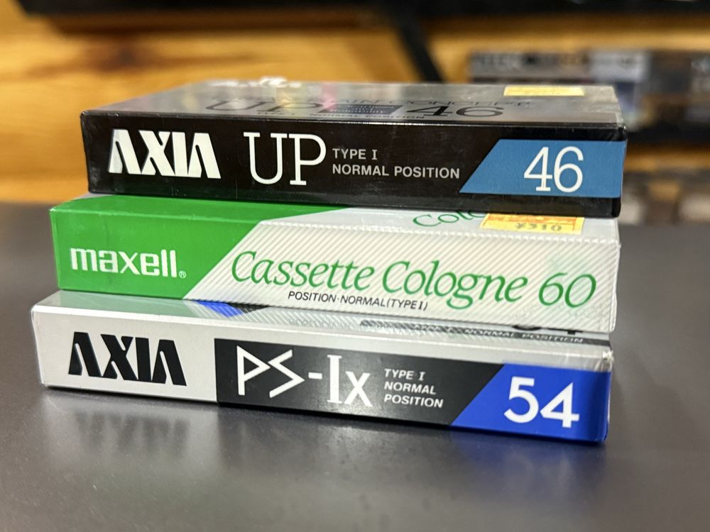 Продам лот аудио кассет AXIA+maxell