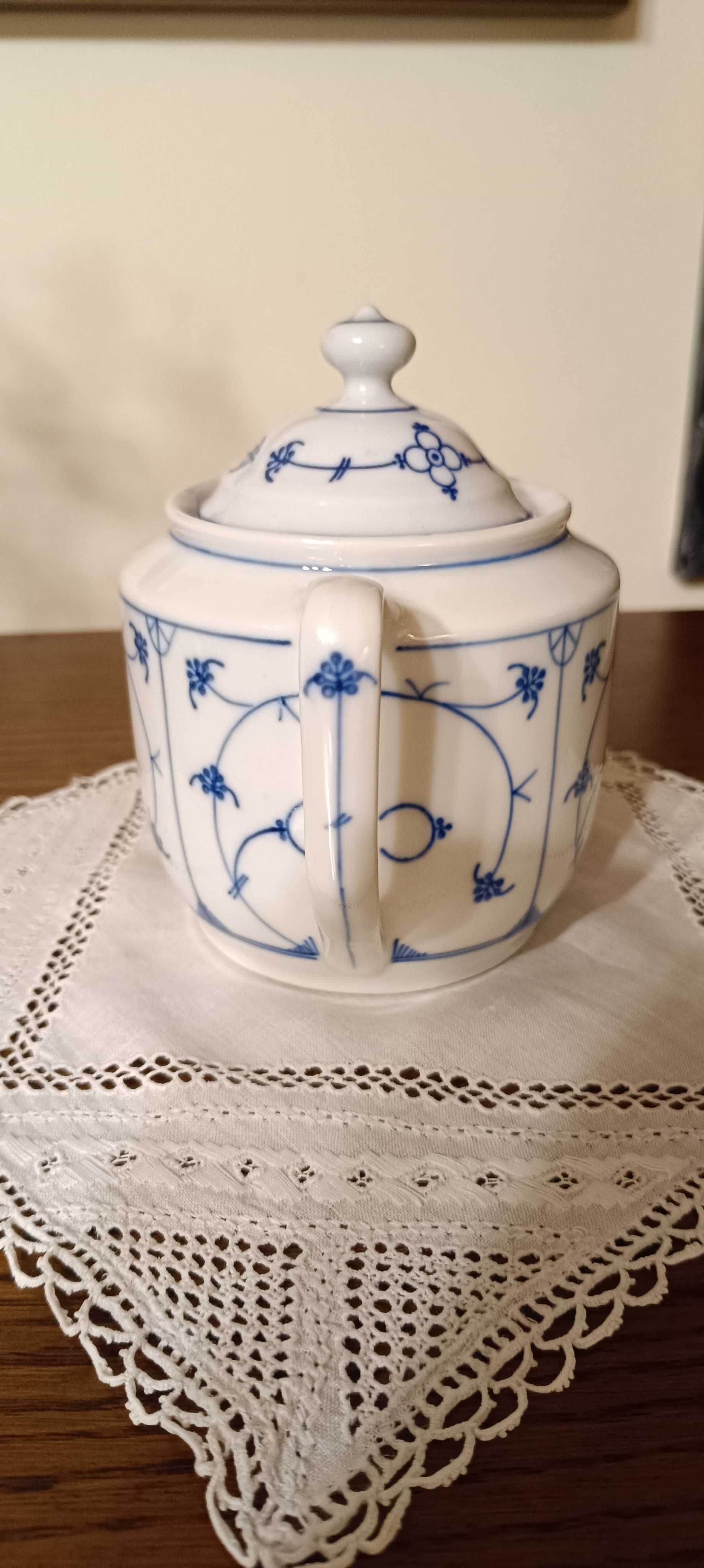 Cukiernica z porcelany, sygnowana wzór słomkowy