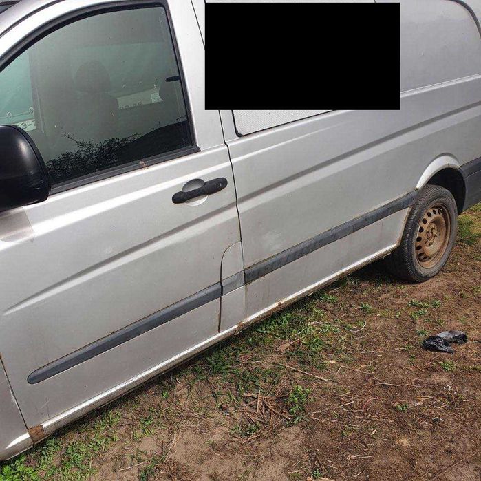 Mercedes Vito W639 klapa tylna kompletna kolor srebrny