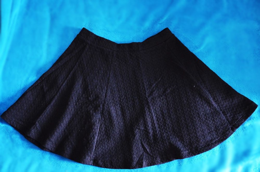 Czarna rozkloszowana spódnica z koła S/36