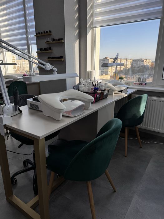 Оренда 2х робочих місць для майстрів манікюру та педикюру