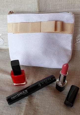 Conjunto de 3 produtos de maquilhagem e necessaire