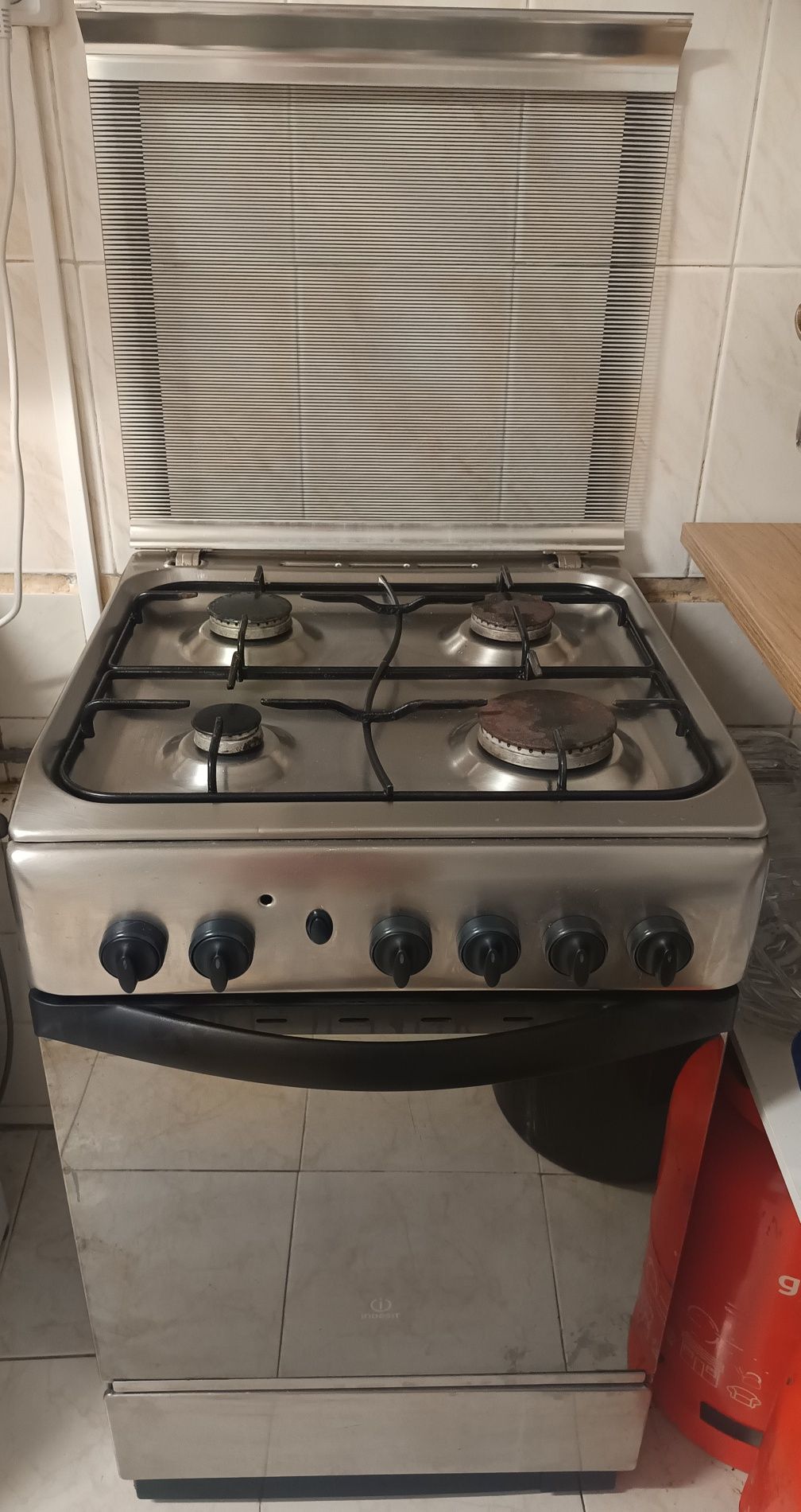 Vendo Fogão a gás em perfeito estado. O forno não funciona muito bem