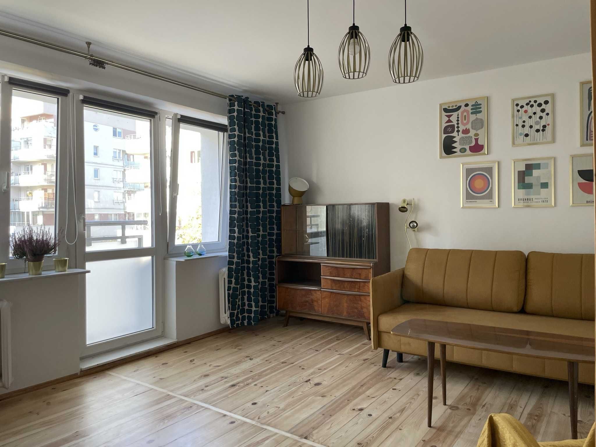 47m2 /sypialnia+salon + kuchnia / 8min od metra Natolin - dla max 2os.