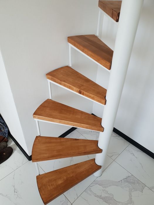 Сходи металеві, гвинтові  сходинки дуб,ясен