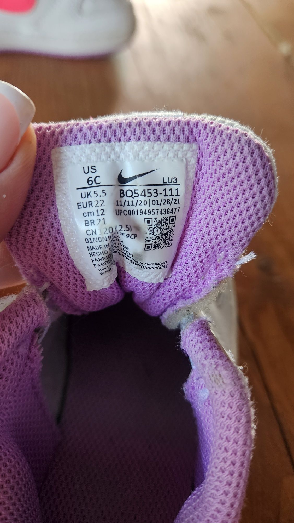 Buciki dla dziewczynki Nike 22