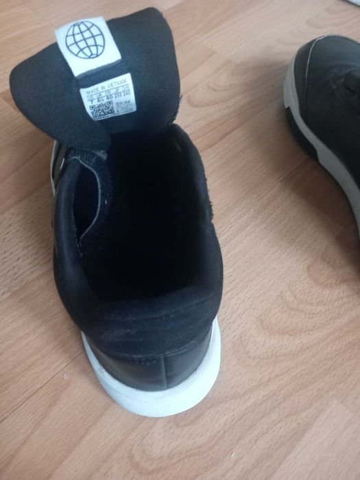 Adidasy chłopięce nr 40