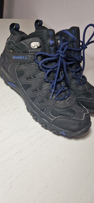 Merrell 43.     .