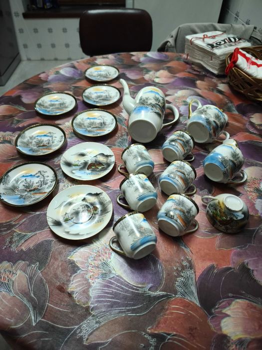 Serviço de café em porcelana pintada à mão – Monte Fuji (anos 50–70)