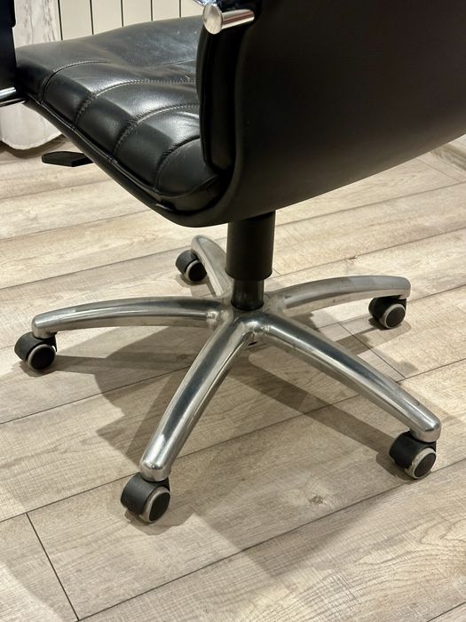 Fotel biurowy Linea NOWY STYL skóra