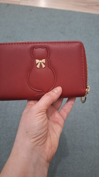 Portfel czerwony na zamek.