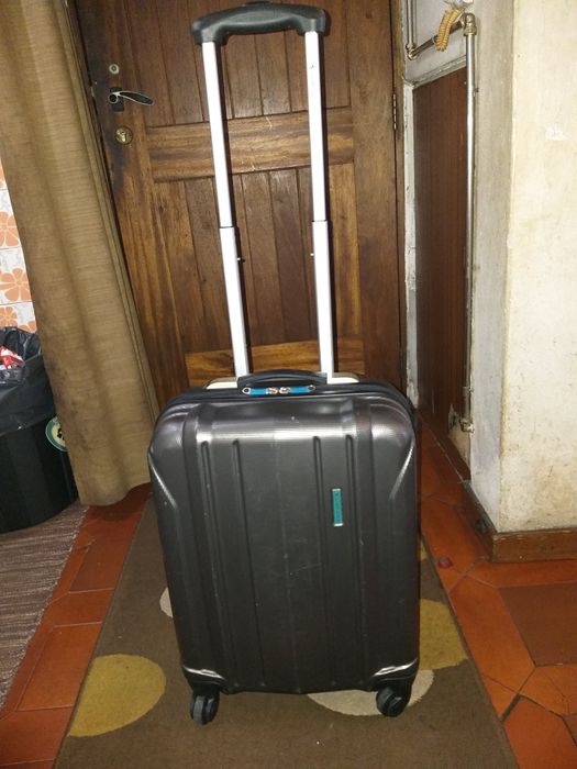 Mala de viagem de cabine como nova rigida impecável com 55×40×20 cm .