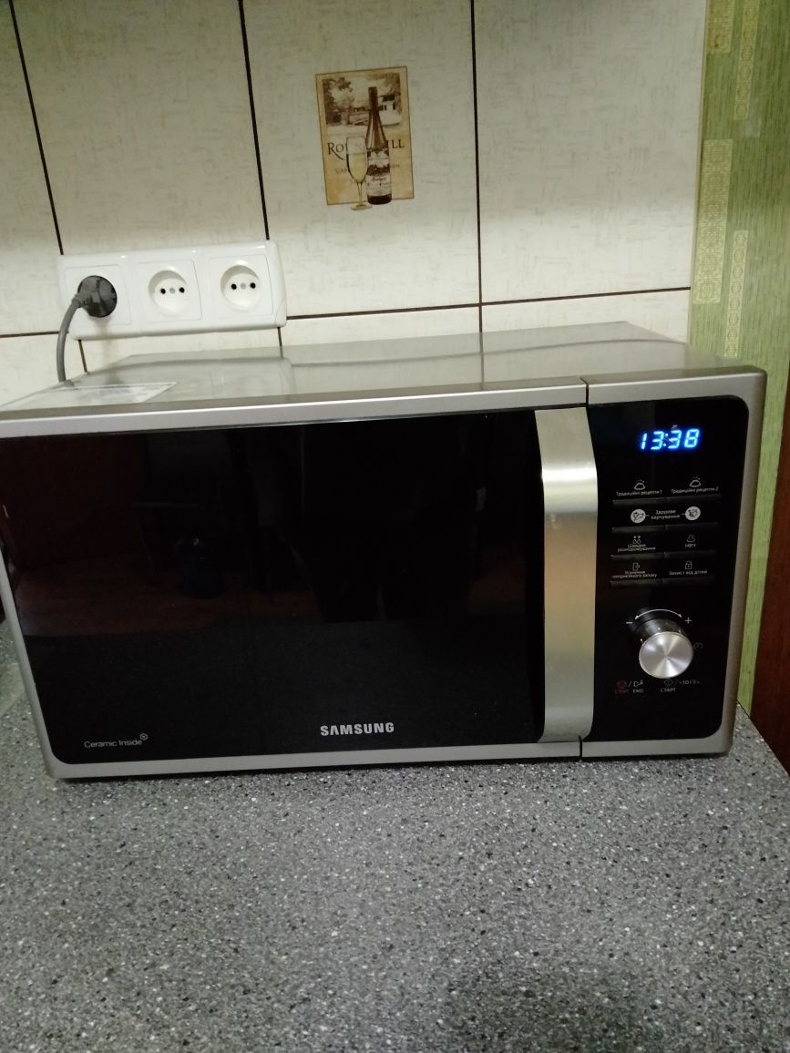 , продам микроволновую печь Samsung MS23F302TAS