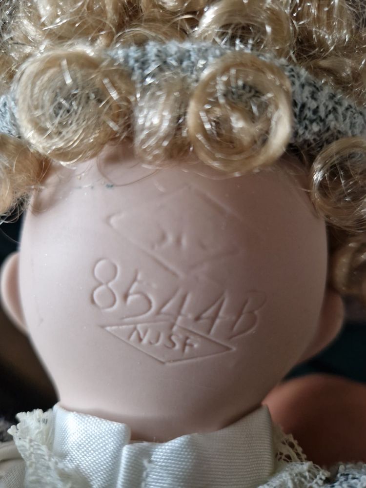 Lalka wykonana z porcelany