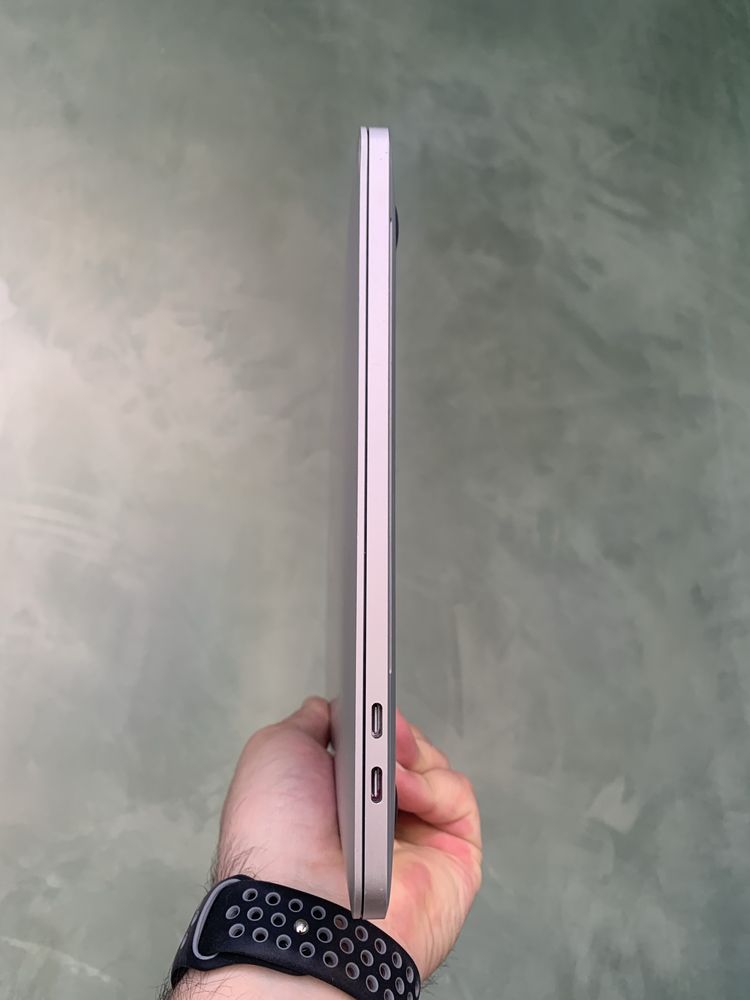Macbook Pro 13 2018 i5-2.4GHz | 16Gb | 500ssd TouchBar 309циклів