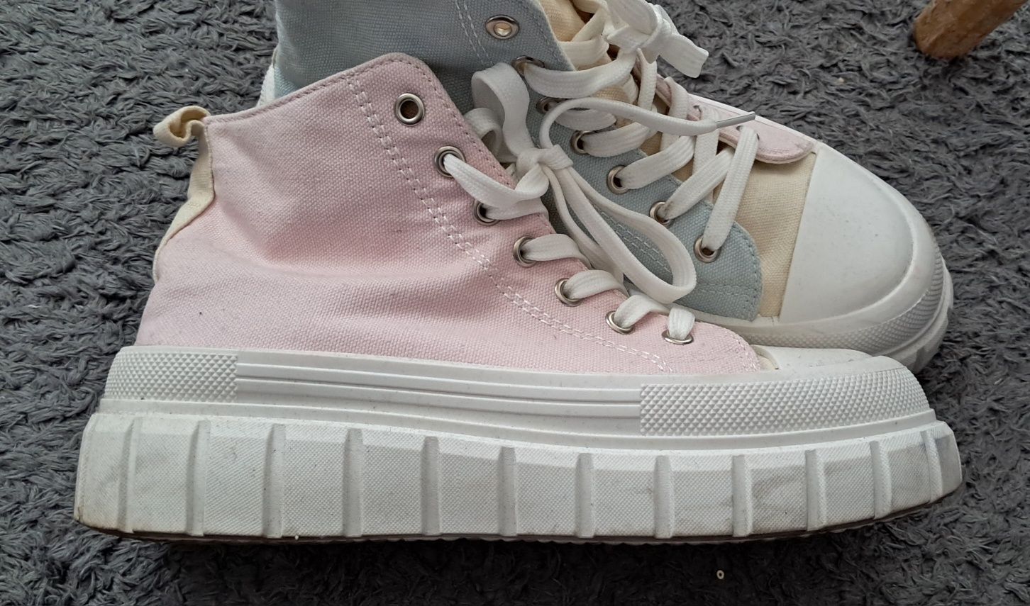 Fajne buty w stylu trampki na wysokiej podeszfie
