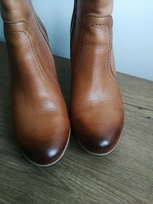 Przepiękne długie buty firmy CARINII w kolorze camel wiosna 2025
PRODU