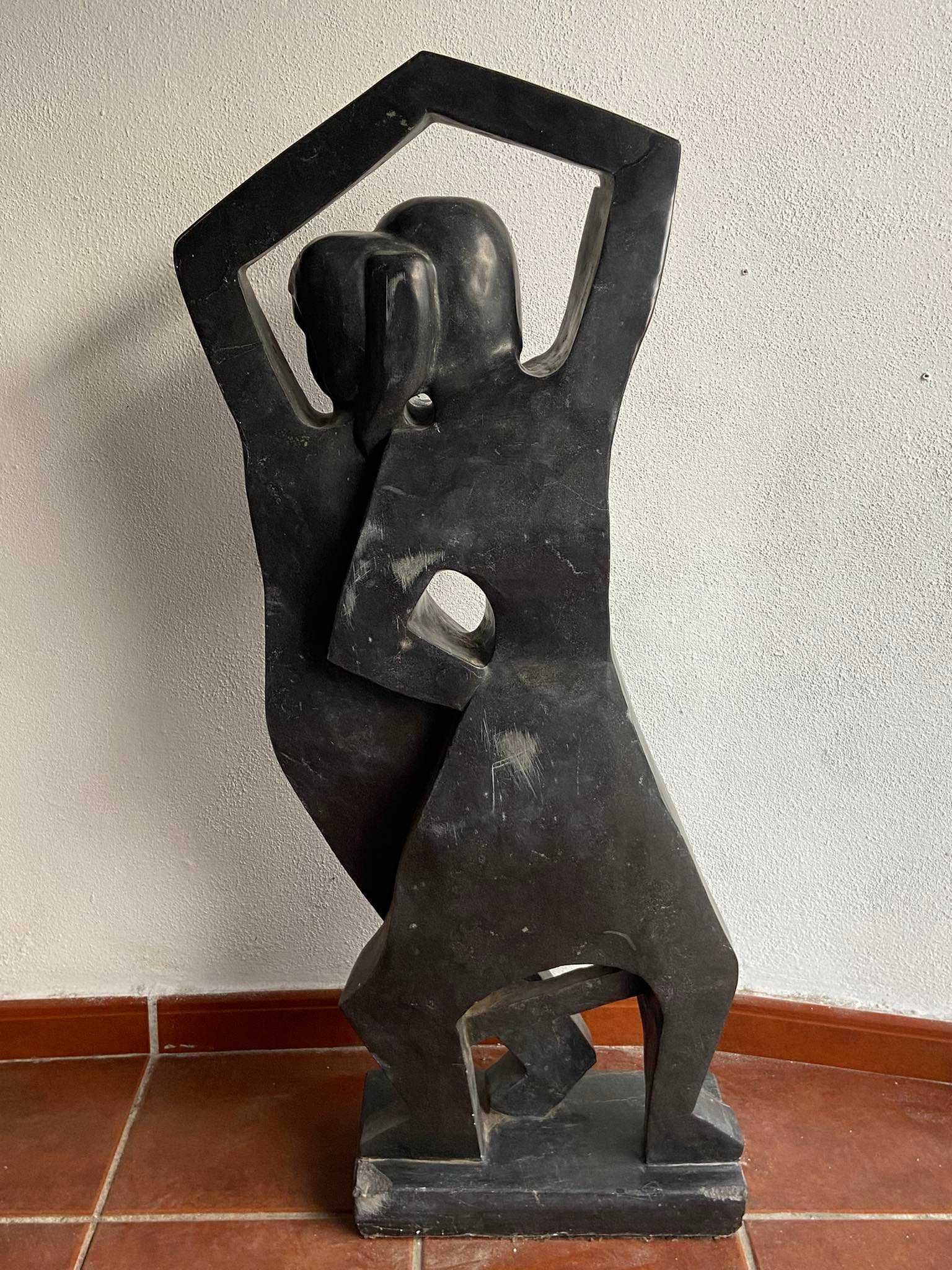 Escultura Arte Deco em marmore negro de casal dançando