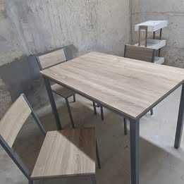 Conjunto de mesa de cozinha e 4 cadeiras como novo!