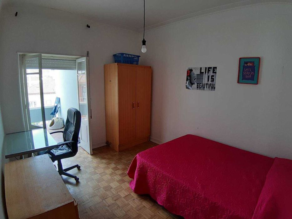 Quarto com varanda em Coimbra
