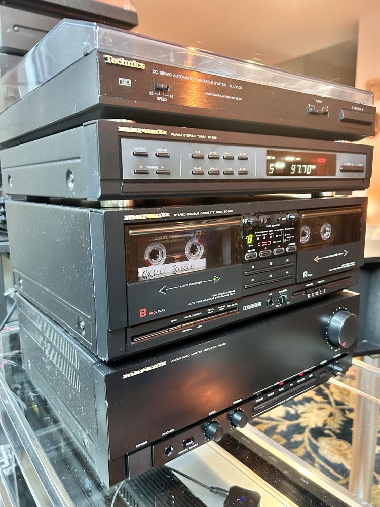 Aparelhagem Marantz, com colunas Bose 205 e gira discos technics full automatic.