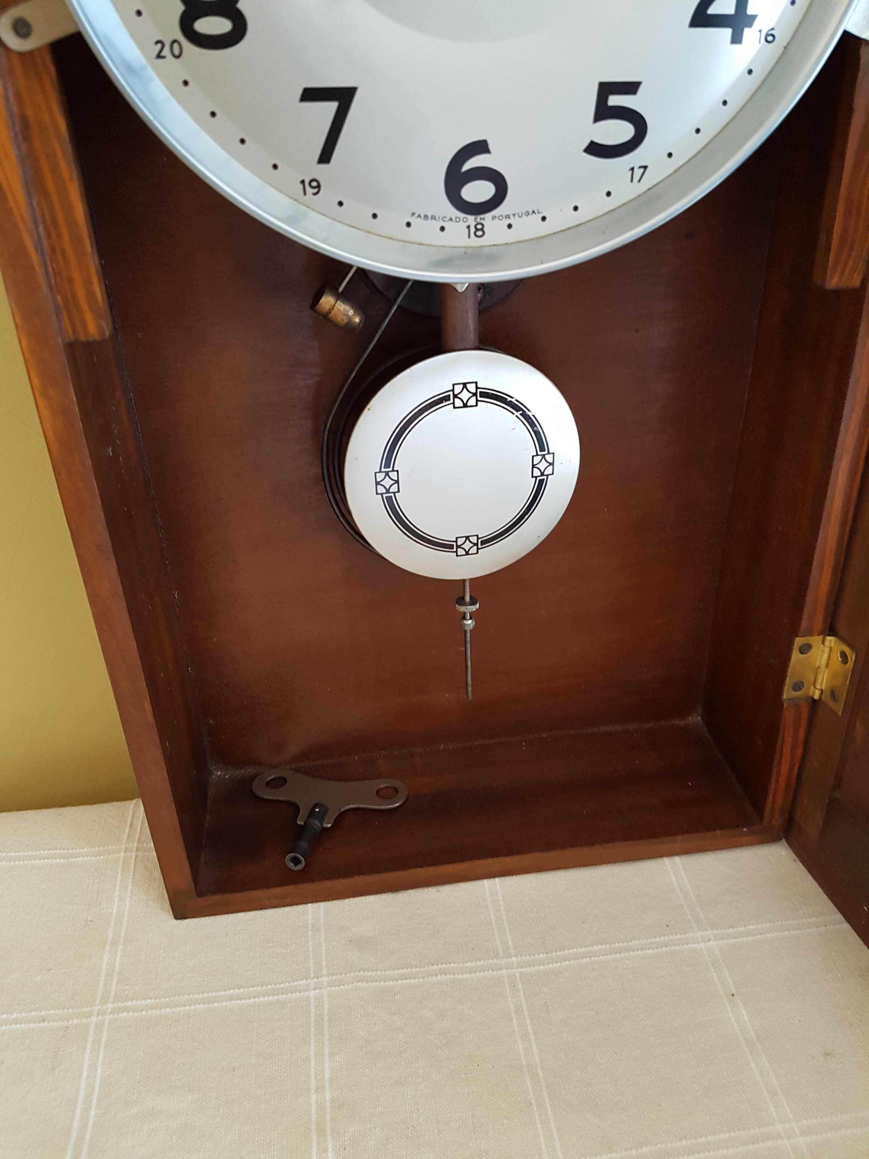Relógio de parede Art Decô da  " Reguladora "