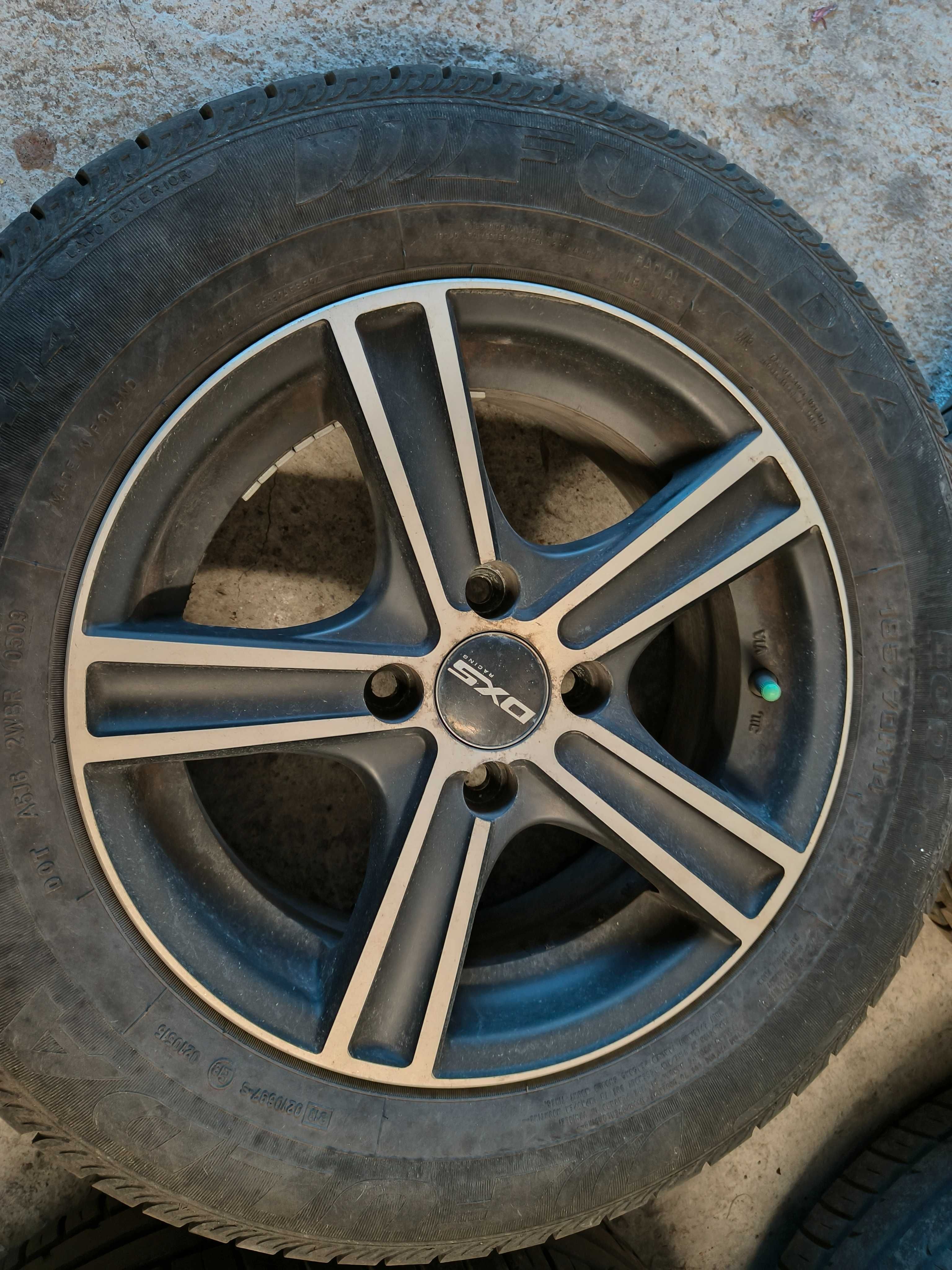 Felgi aluminiowe DXS 14 4x100 średnica 67,1 Honda plus opony