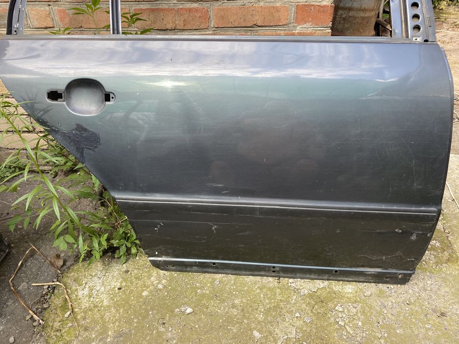 Дверь задняя  правая superb 1