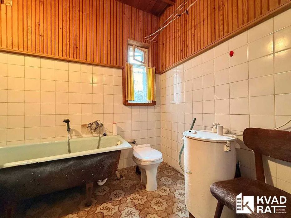 Особняк з гаражем біля ТЦ Арсен та Епіцентру